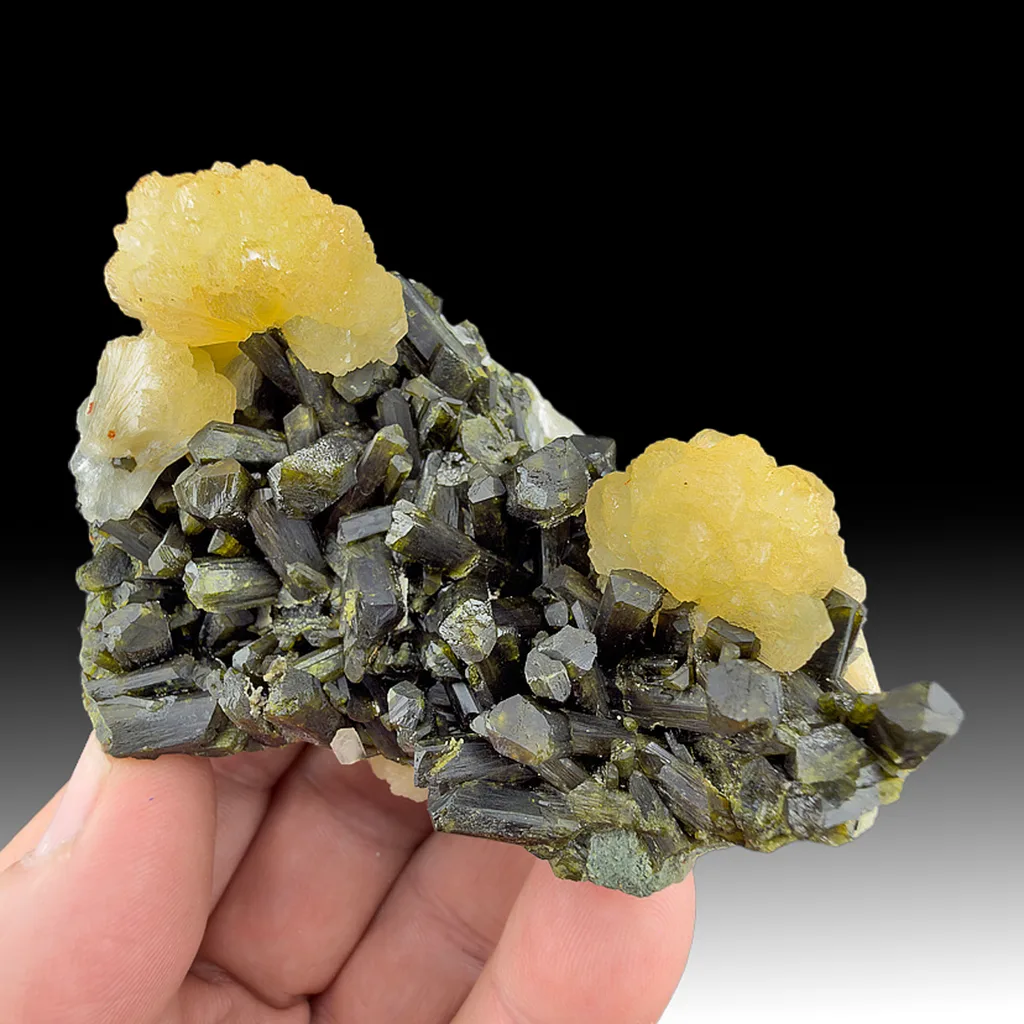 Epidote from Bafoulabé Cercle, Kayes Region, Mali - image 1