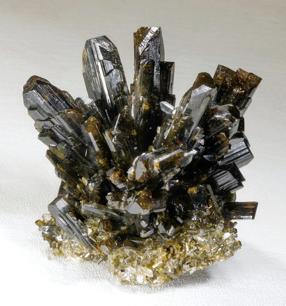 Epidote from La Libertad, Peru image