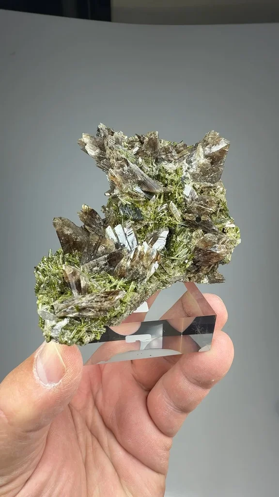Epidote from Lima, Peru - image 2
