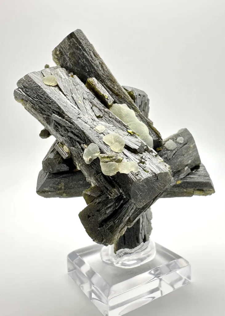 Epidote from Mali, Kayes Region, Bafoulabé Cercle image