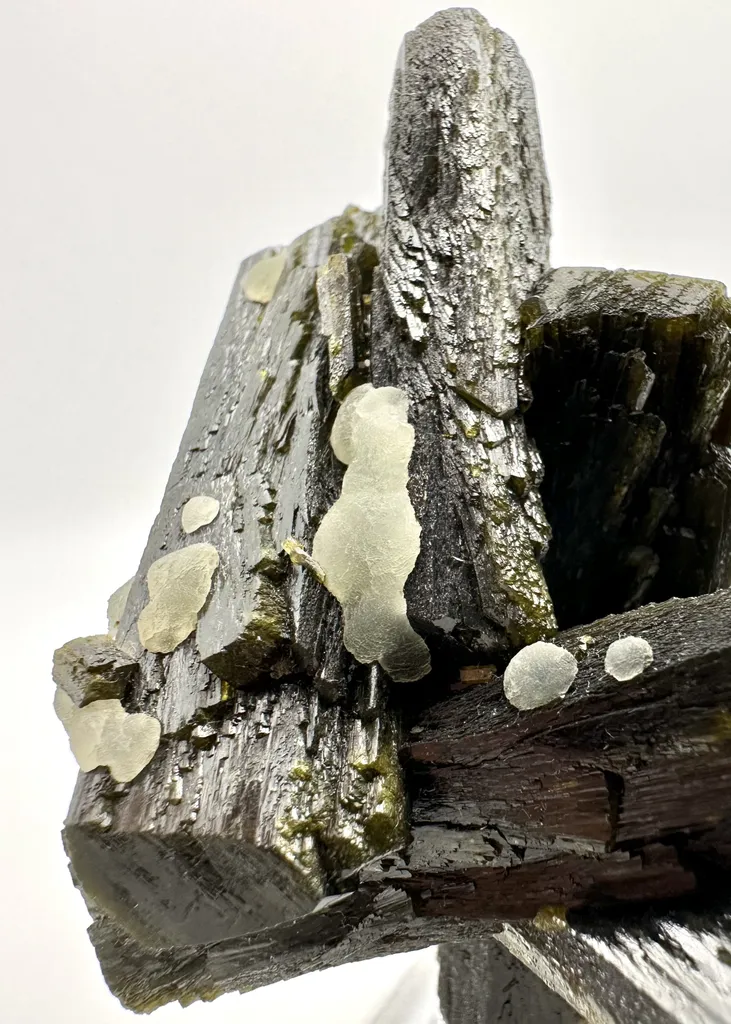 Epidote from Mali, Kayes Region, Bafoulabé Cercle - image 3