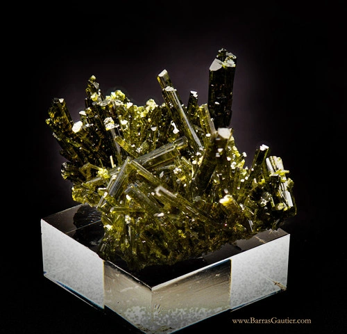 Epidote from Massif de Belledonne - image 3