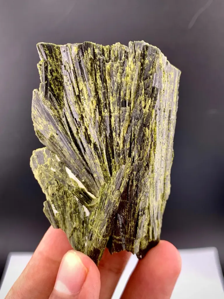 Epidote from Pakistan - image 4