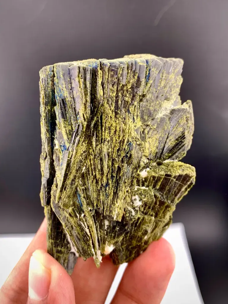 Epidote from Pakistan - image 9