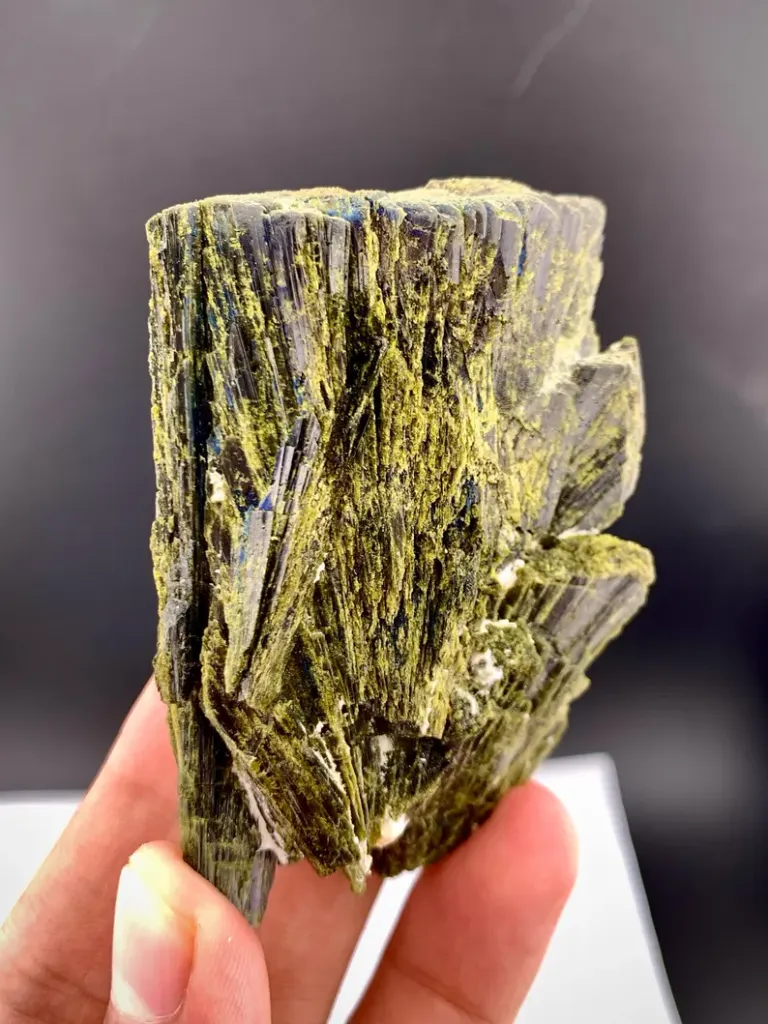Epidote from Pakistan - image 10