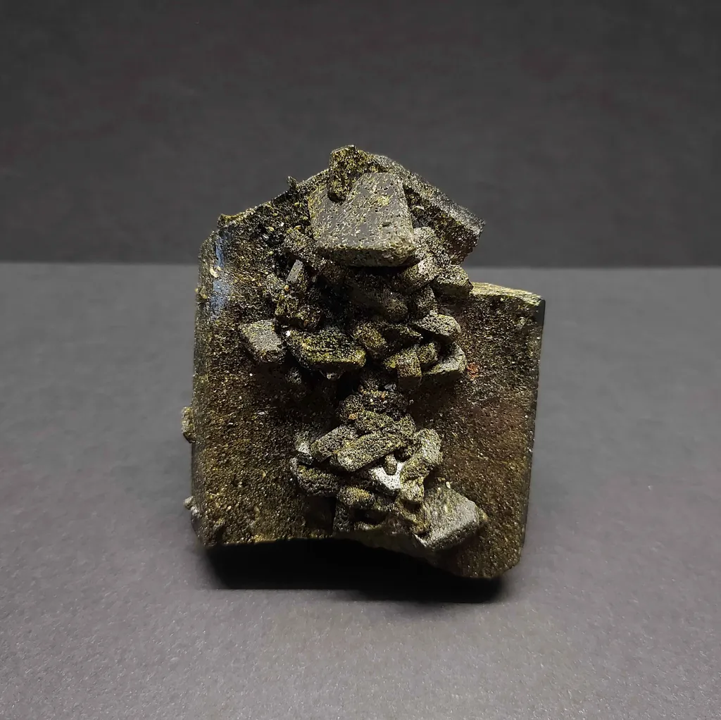 Epidote from Pakistan, Balochistan, Kharan District, Ras Koh Mountains, Maldin Koh - image 2