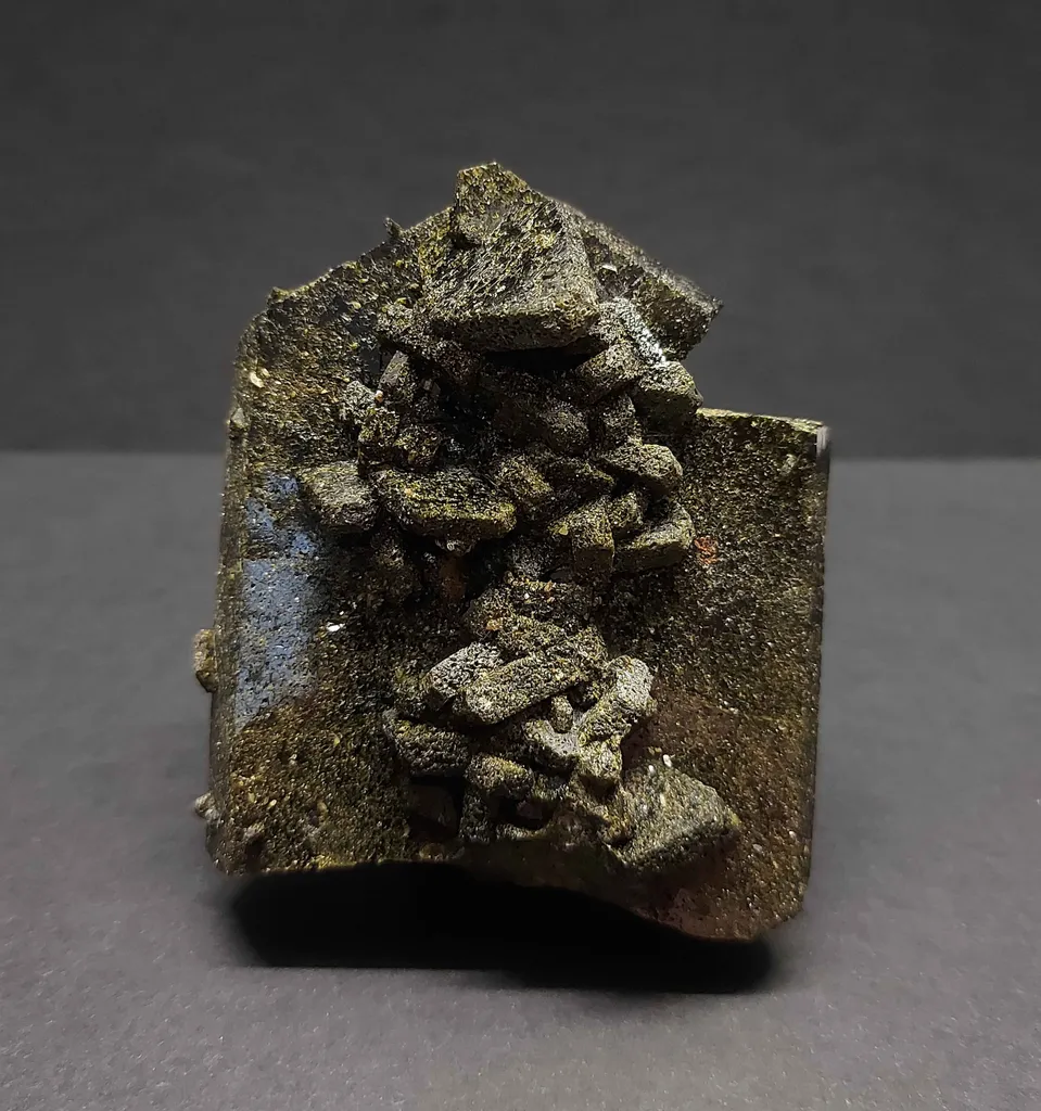 Epidote from Pakistan, Balochistan, Kharan District, Ras Koh Mountains, Maldin Koh image
