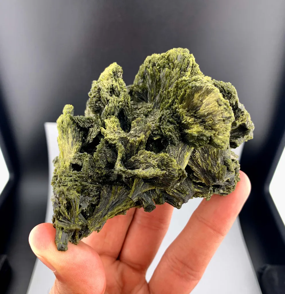 Epidote from Pakistan - image 3