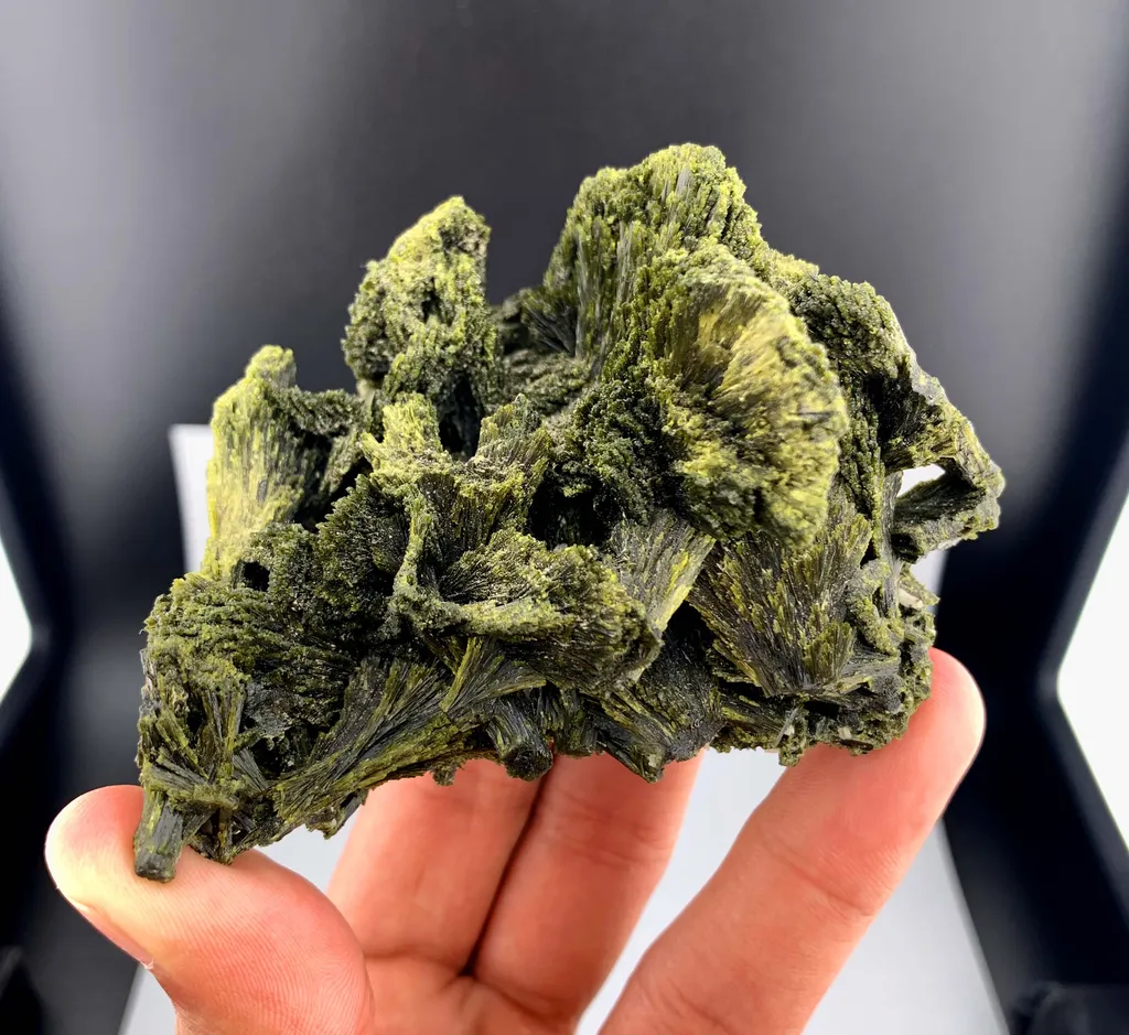 Epidote from Pakistan - image 4