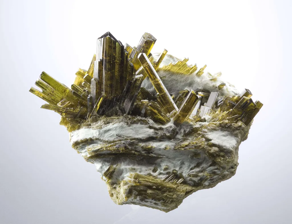 Epidote on Byssolite image