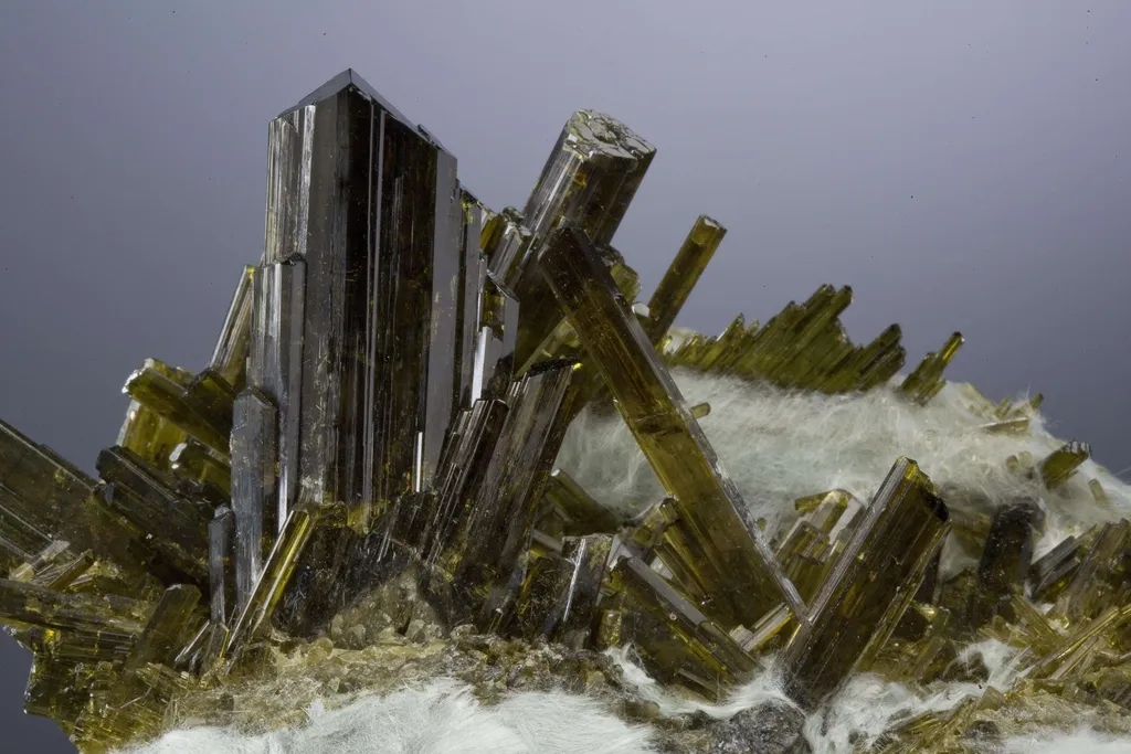 Epidote on Byssolite - image 4