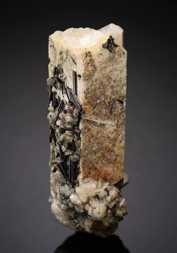 Epidote on Orthoclase image