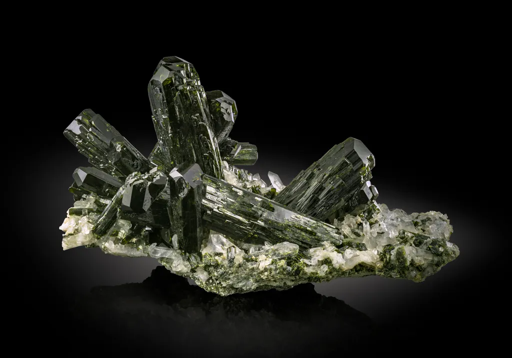 Epidote on Quartz image