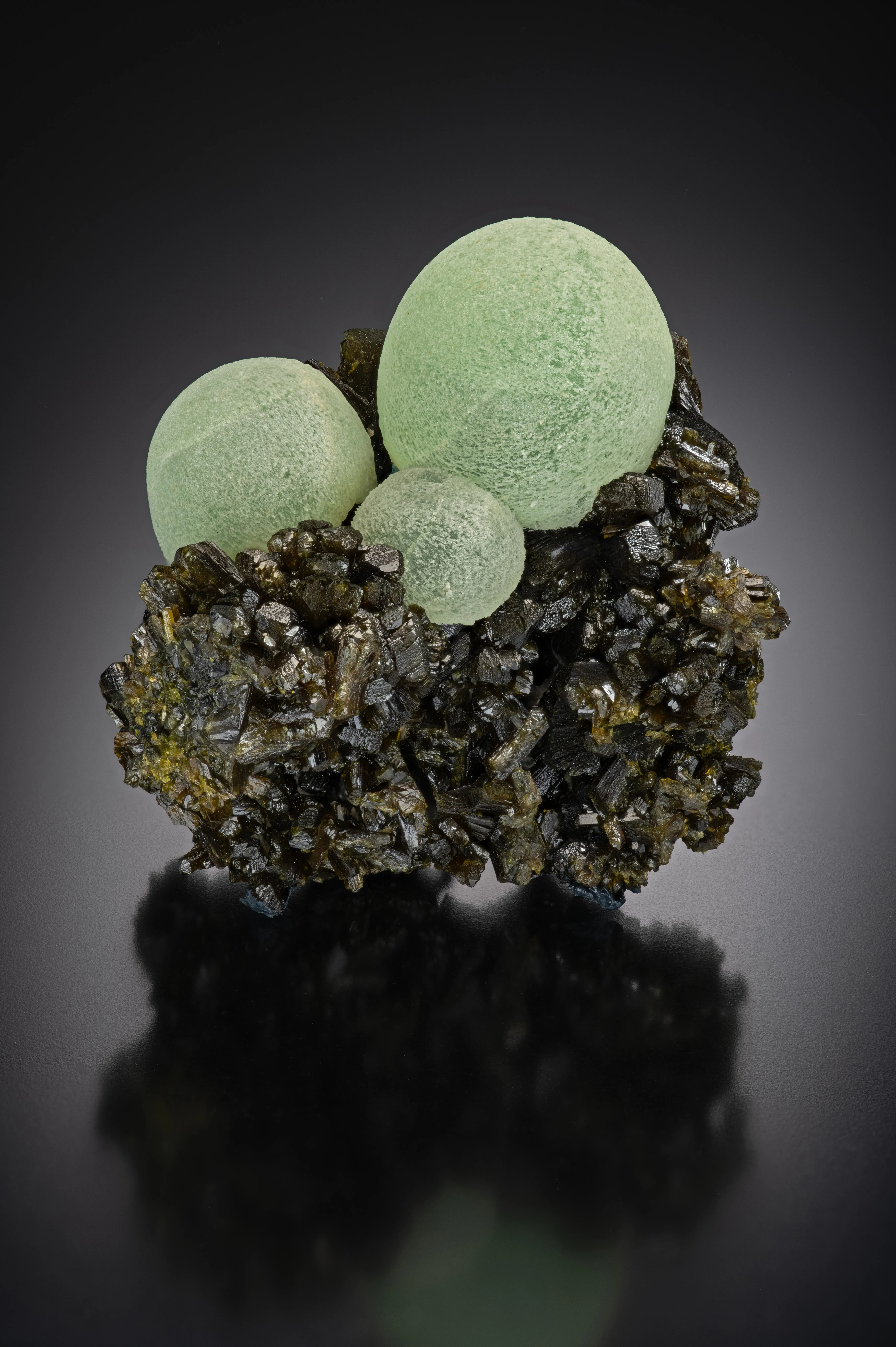 Epidote, Prehnite from Mali, Kayes Region, Bafoulabé Cercle, Arrondissement of Diakon, Diakon - image 1