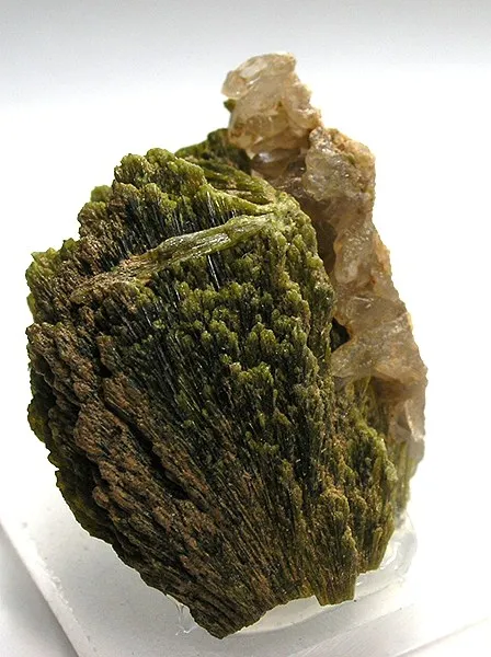 Epidote, Quartz image