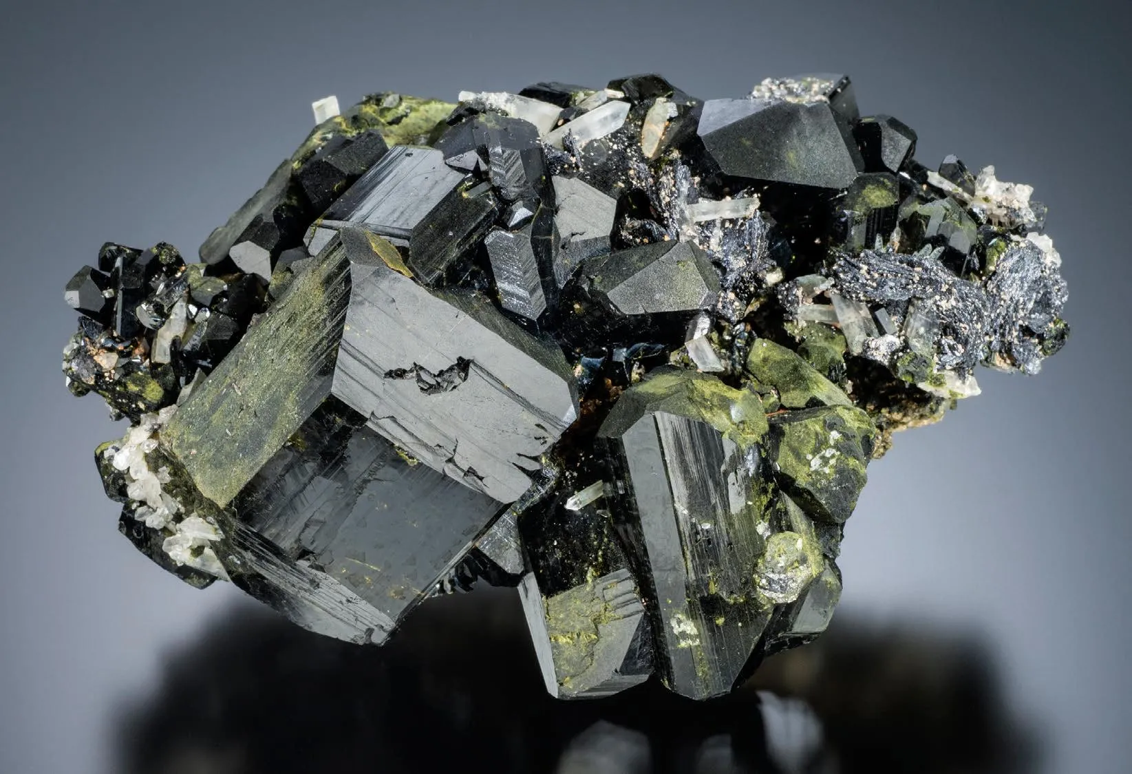 Epidote, Quartz, Magnetite, Titanite - image 1