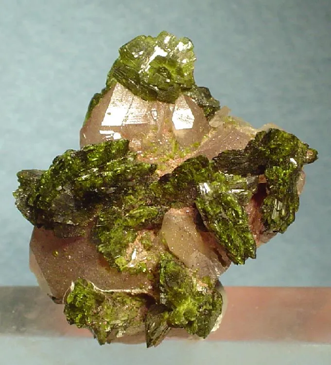 Epidote, Quartz (Var: Amethyst) image