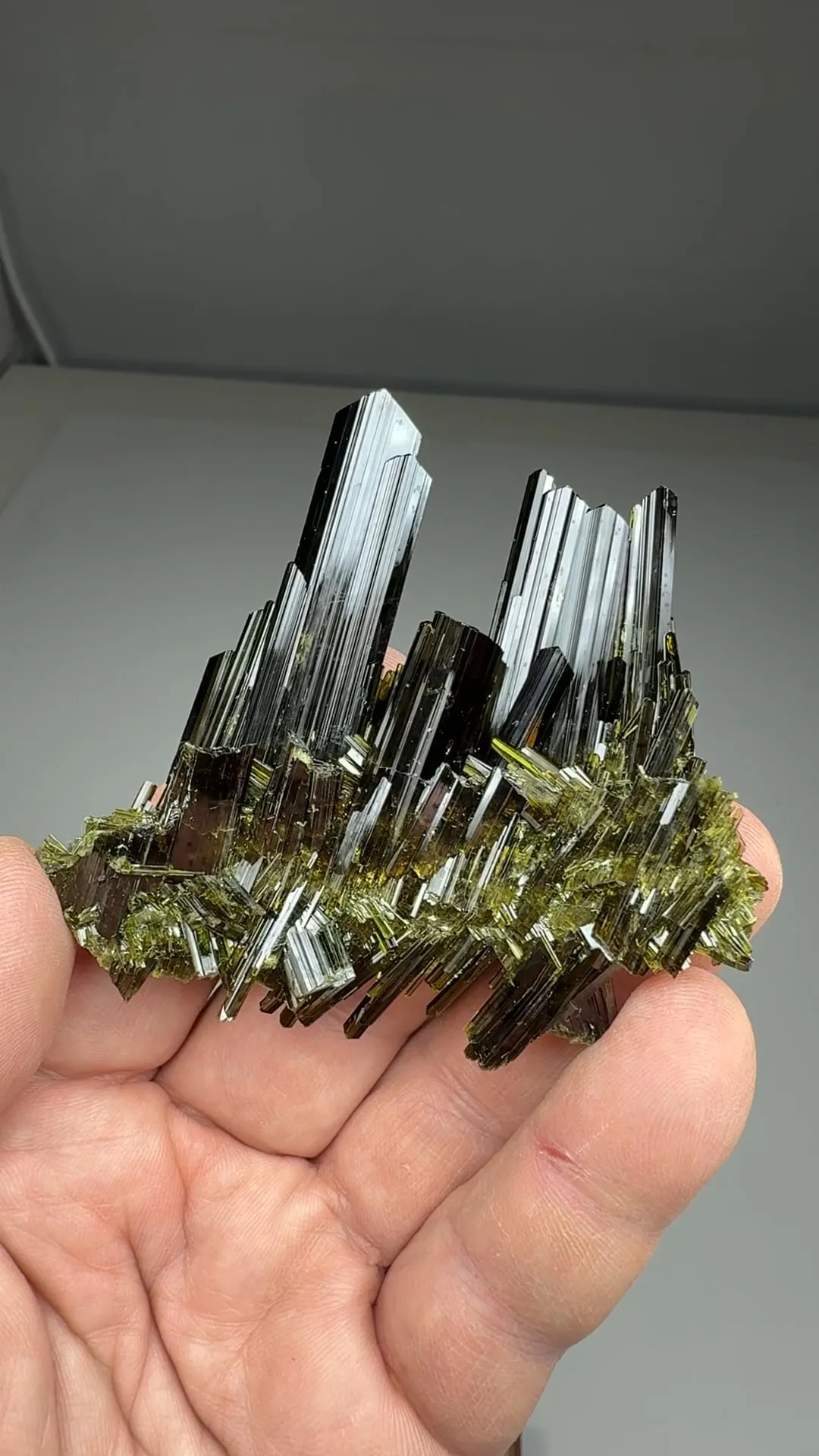 Epidote (repaired?) - image 2