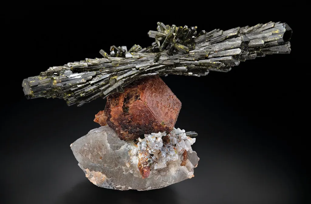 Epidote, Spessartine image
