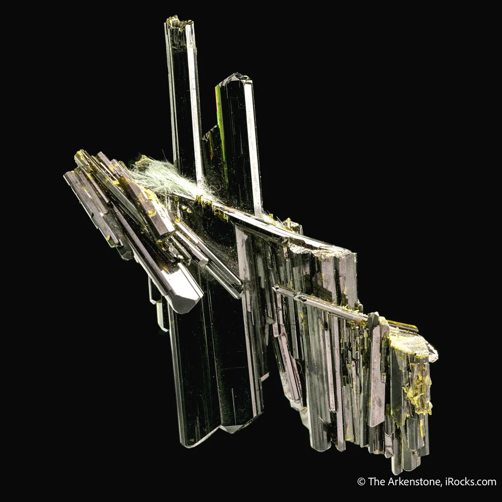 Epidote with Actinolite var. Byssolite - image 6