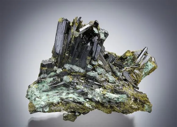 Epidote with Actinolite var. BYSSOLITE image