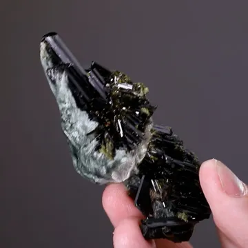 Epidote with Actinolite var. BYSSOLITE