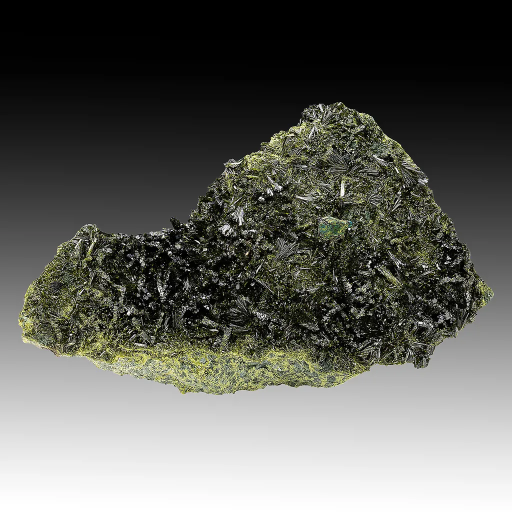 Epidote with Chalcopyrite image