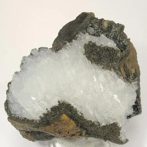 Epistilbite image