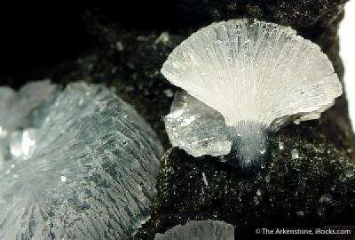 Epistilbite - image 3