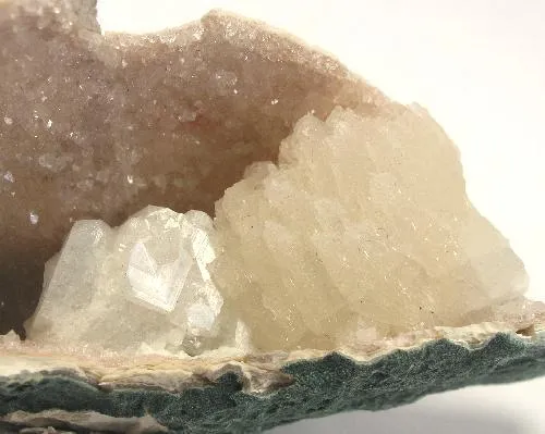 Epistilbite, Chabazite, Quartz - image 2