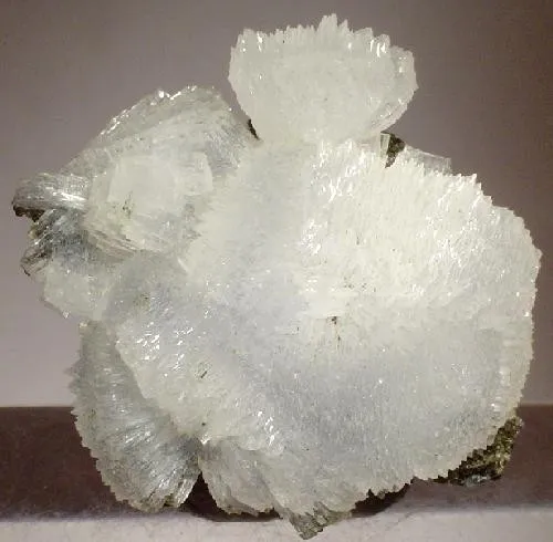 Epistilbite image