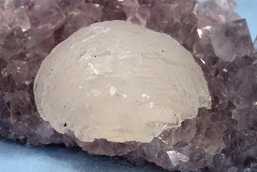 Epistilbite, Quartz (Var: Amethyst) - image 2