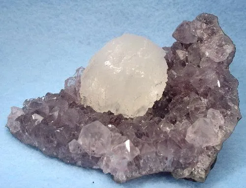 Epistilbite, Quartz (Var: Amethyst) - image 1