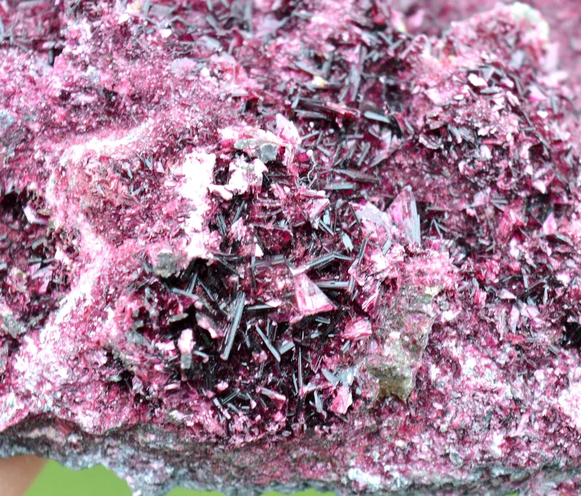 Erythrite 888 grams - Bou Azzer mining district, Drâa-Tafilalet Region, Morocco - image 8