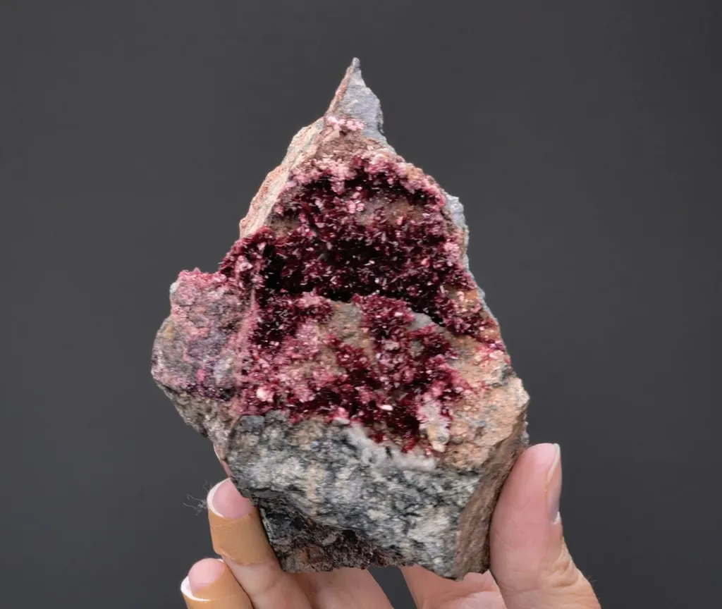 Erythrite - image 2