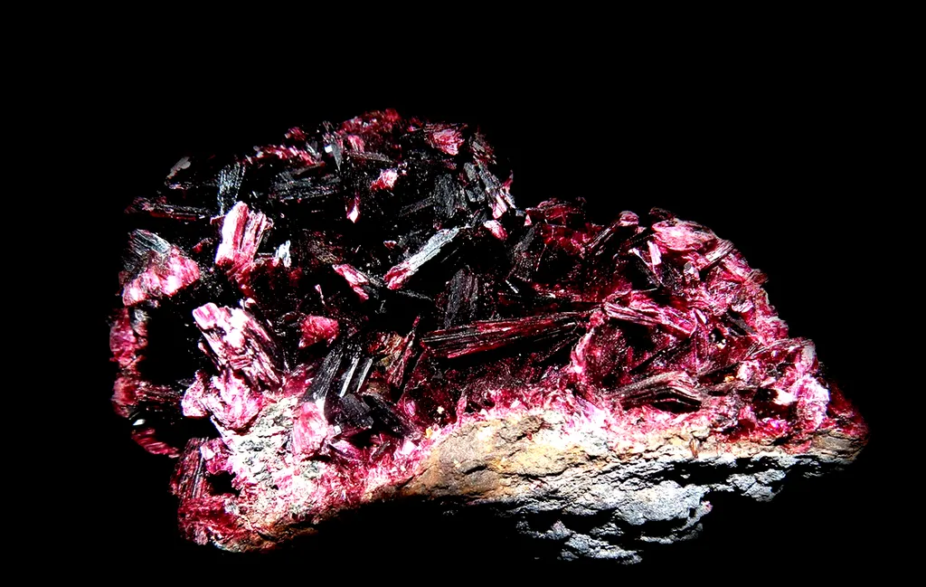 Érythrite , Maroc, Drâa-Tafilalet Région, Bou Azzer Mine image