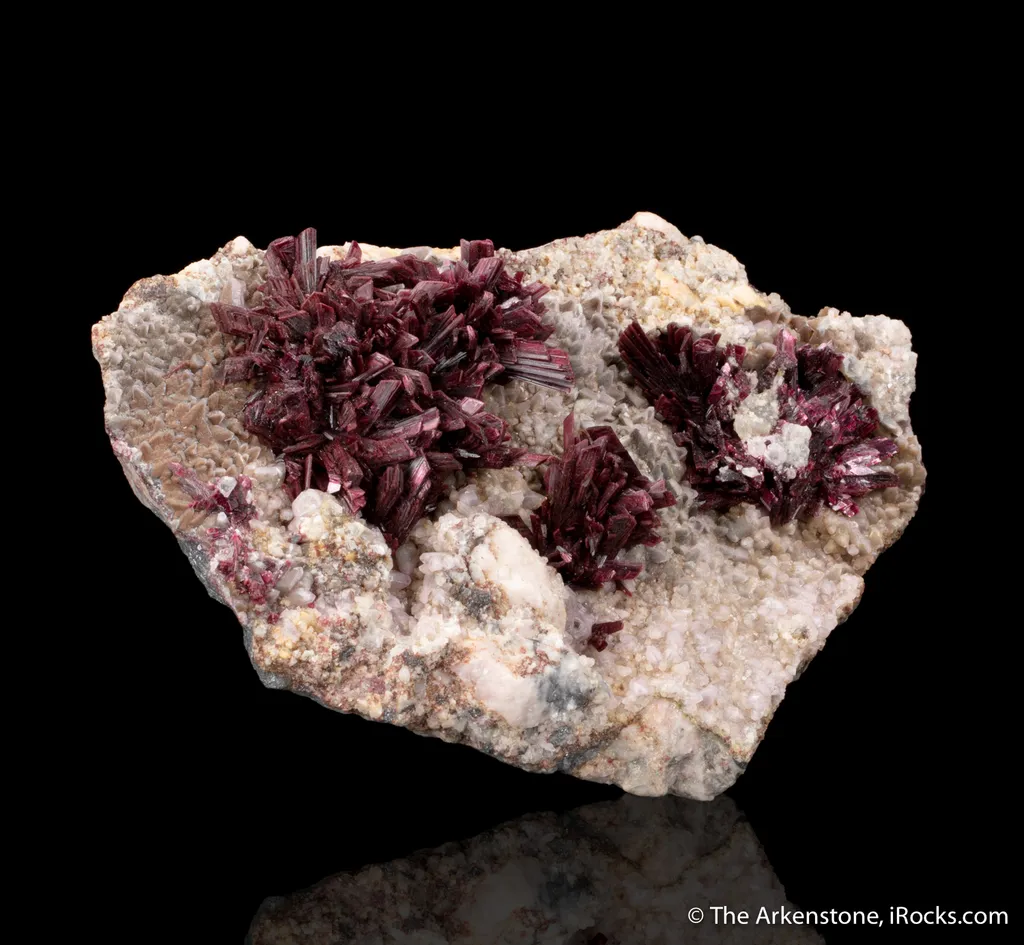 Erythrite on Calcite image