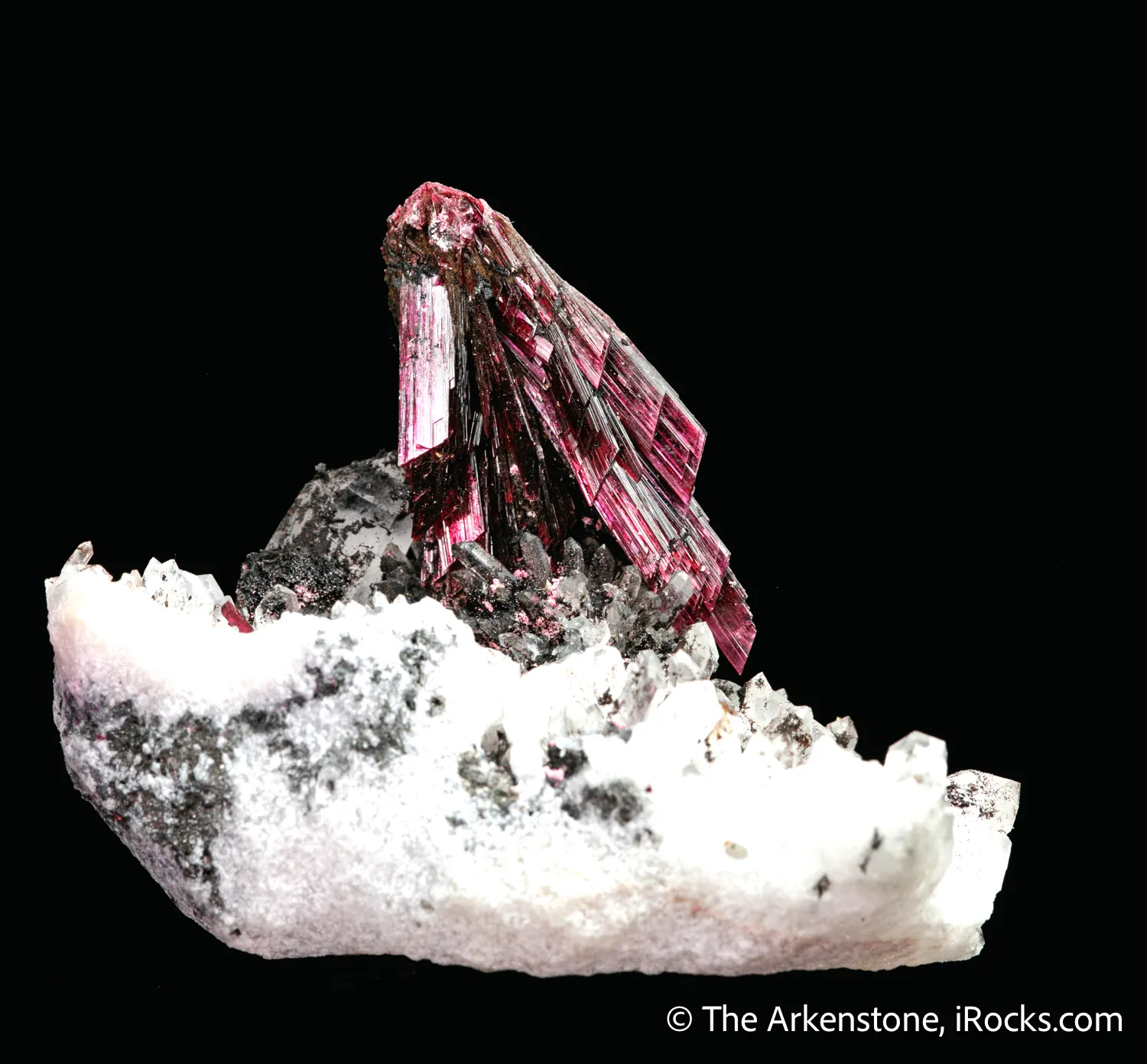 Erythrite on Quartz - image 4