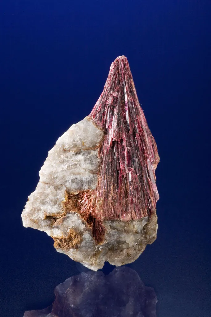 Erythrite on Quartz - image 2