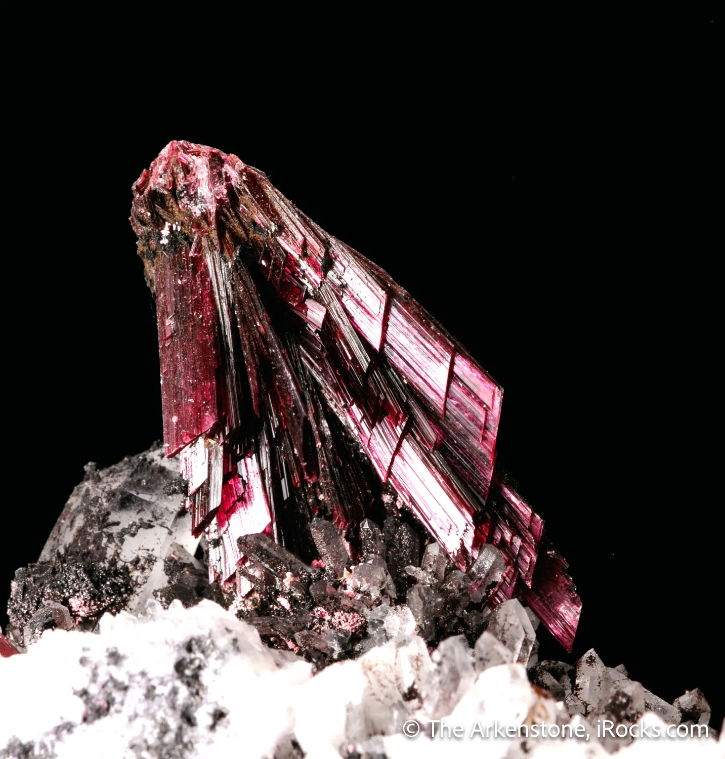 Erythrite on Quartz - image 1