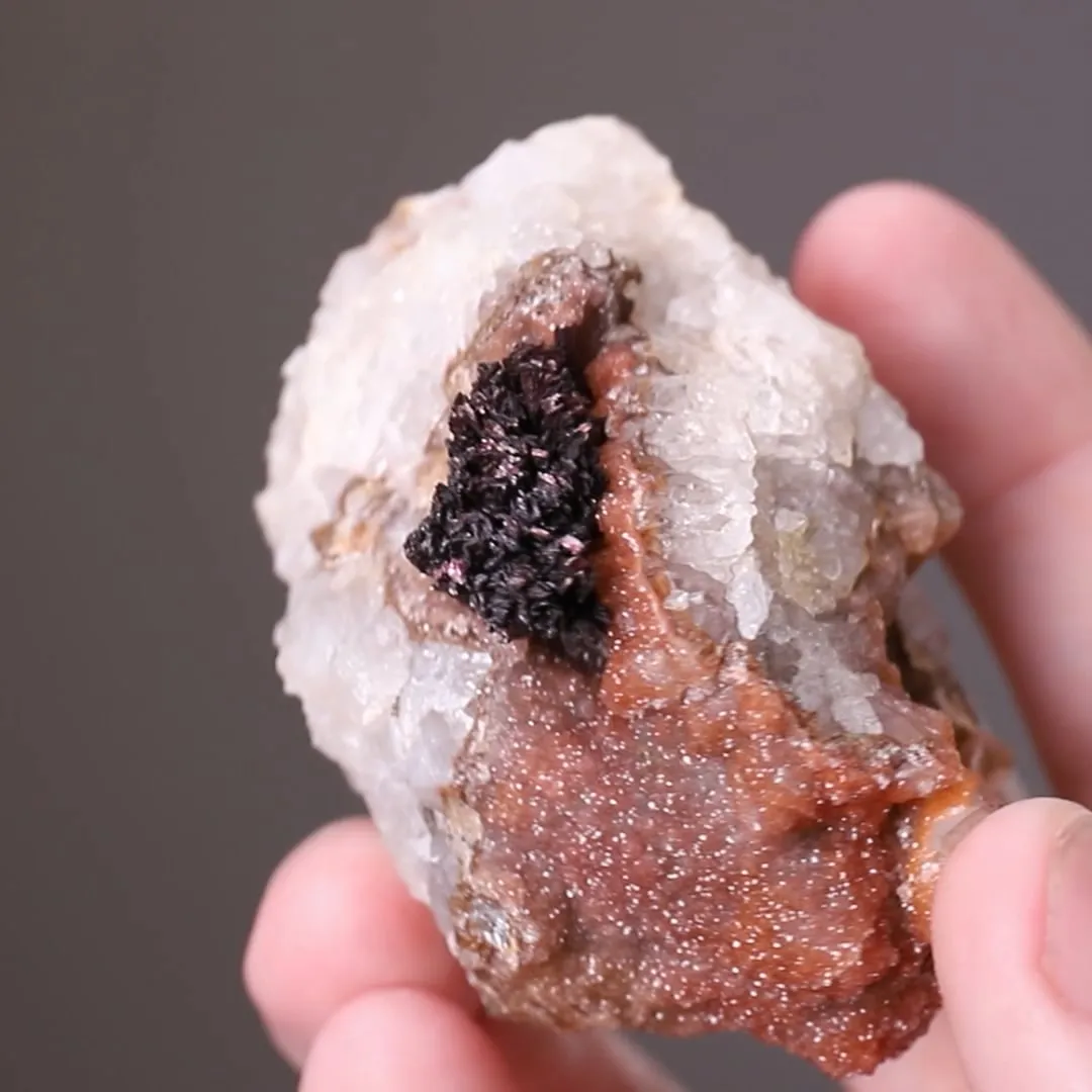 Erythrite on Quartz - image 2