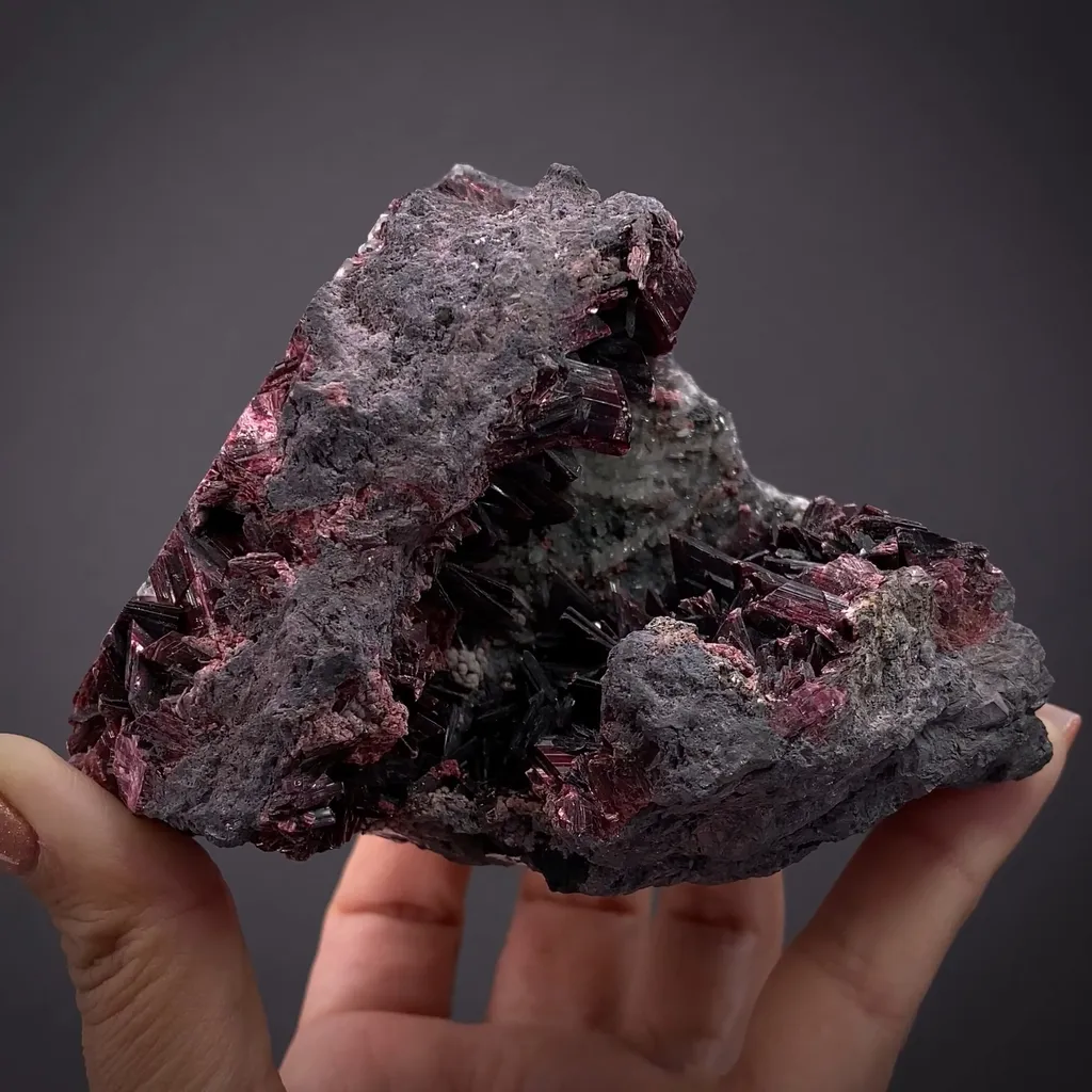 Erythrite "pocket" with Quartz image