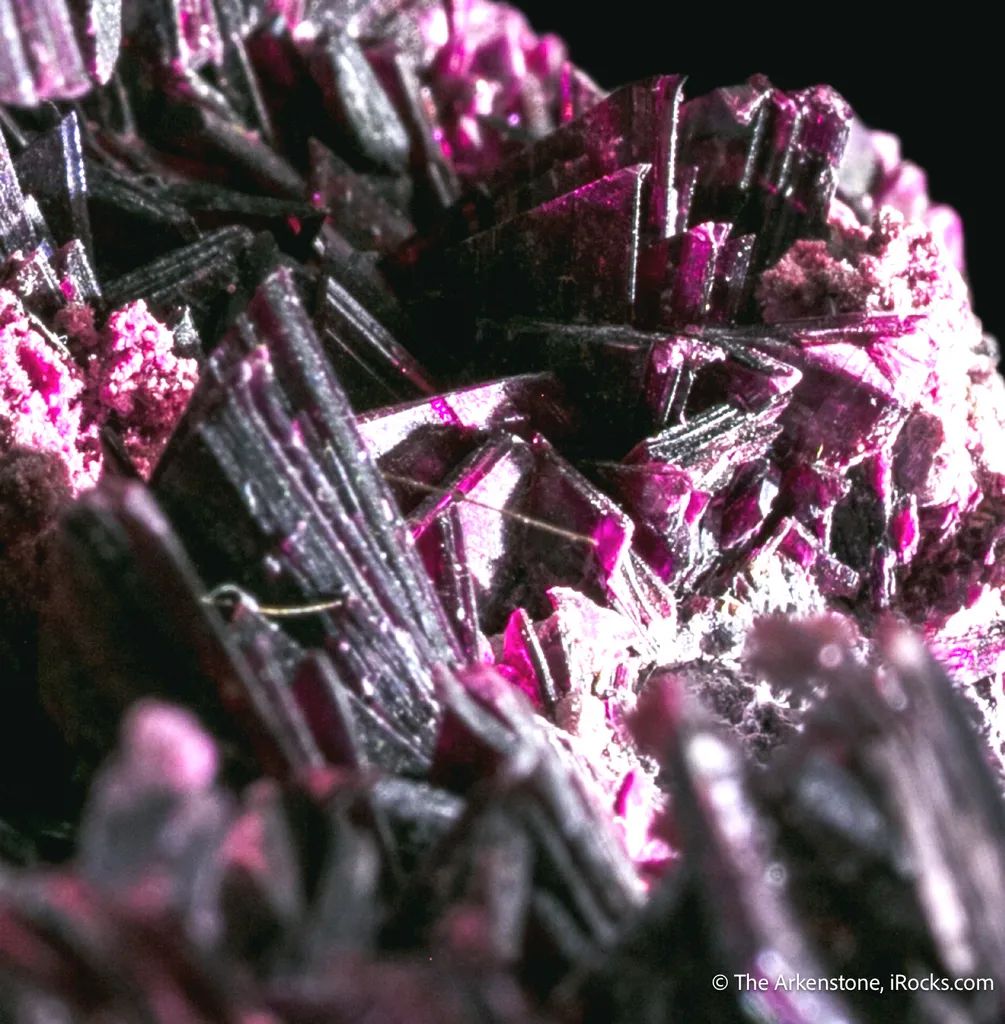Erythrite "pocket" with Quartz - image 4