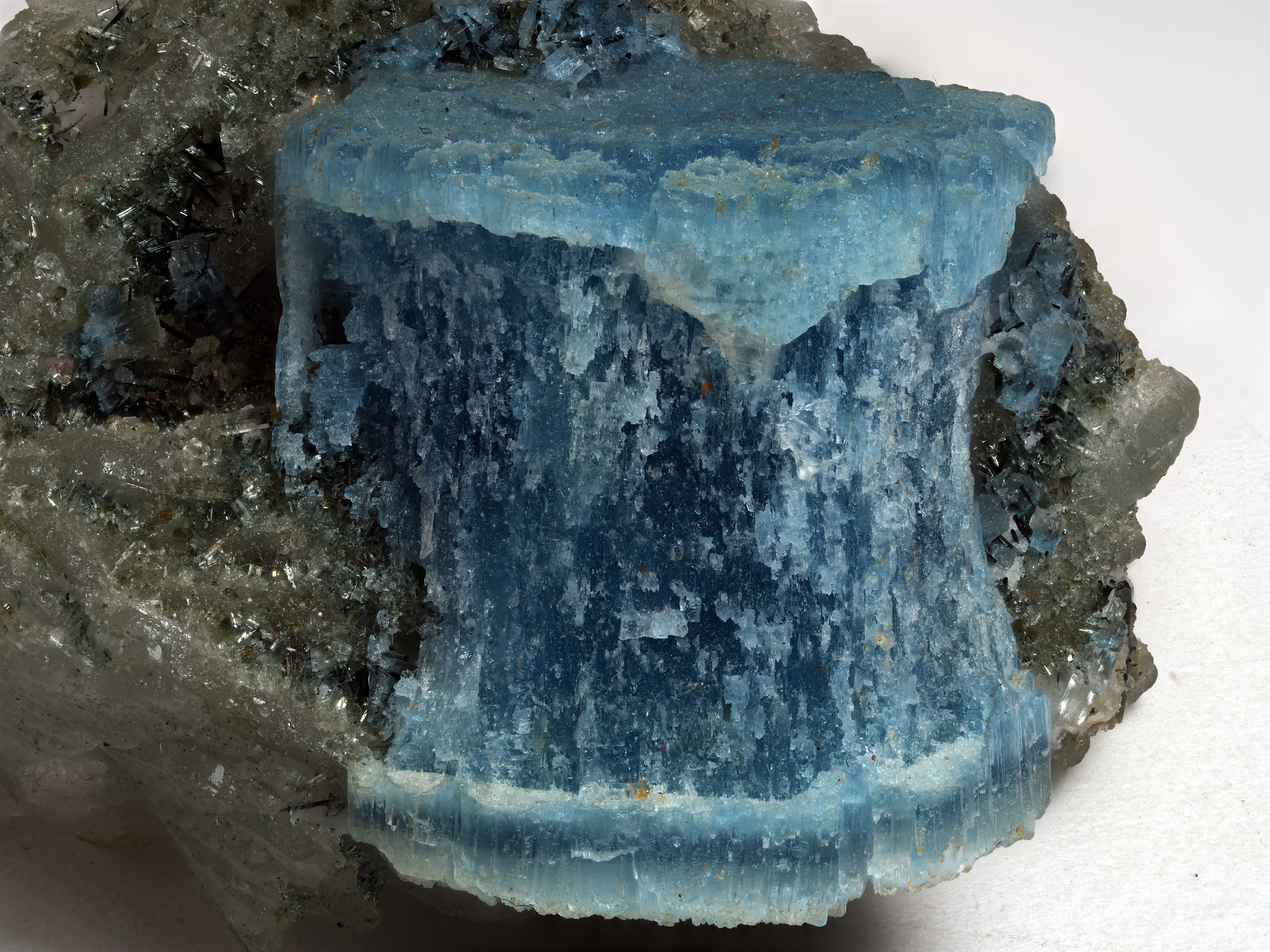 Etched alkali beryl - image 1