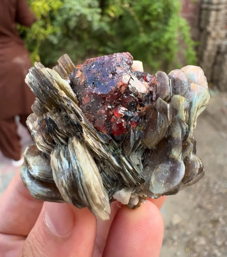 Etched spessartine Garnet on Star Muscovite mica mineral specimen FROM Pakistan - image 7