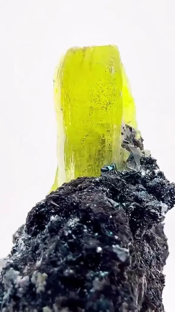 Ettringite ON Hematite — SOUTH AFRICAN FIRE - image 4