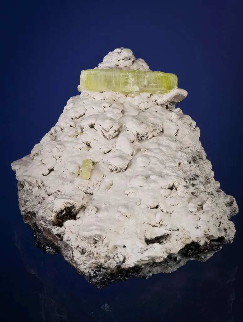 Ettringite on Oyelite With Barite - image 3