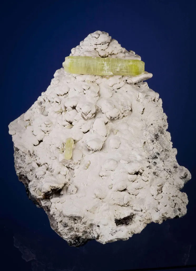 Ettringite on Oyelite With Barite - image 2
