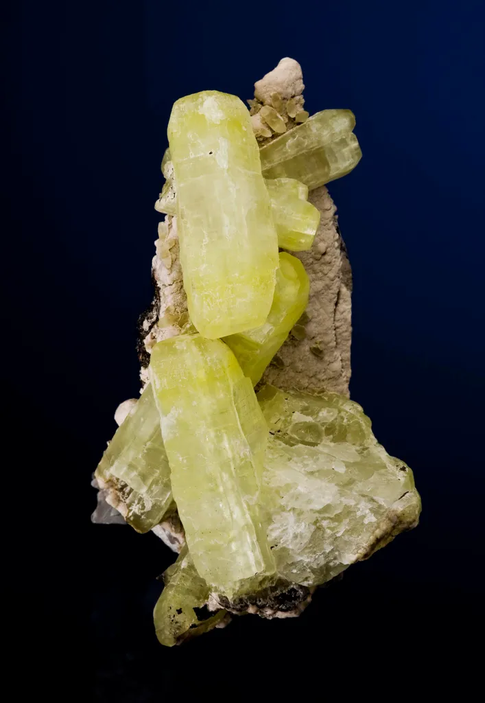 Ettringite on Oyelite With Hausmannite image