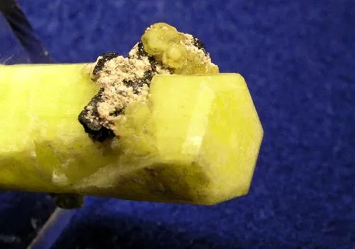 Ettringite, Rhodochrosite - image 2